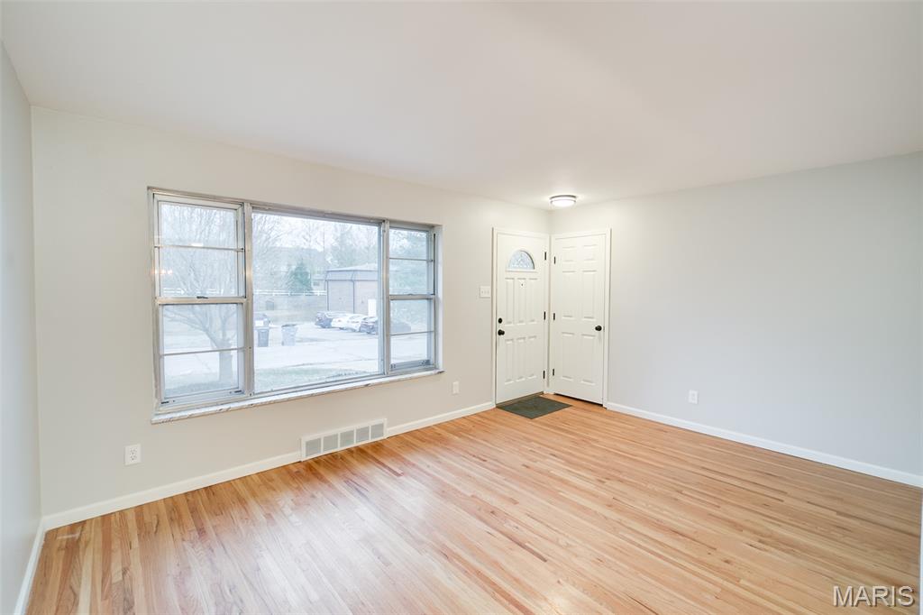 10235 Jeffleigh Lane St. Louis, MO 63123 - Photo 6 of 33