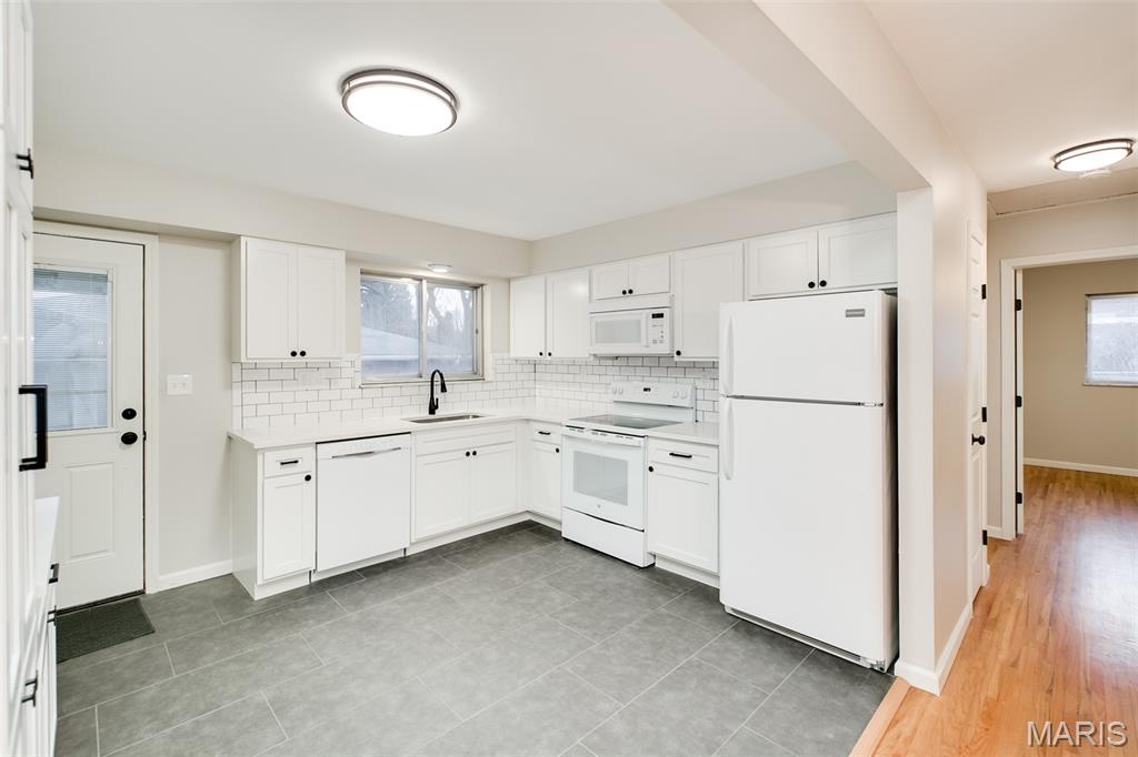 10235 Jeffleigh Lane St. Louis, MO 63123 - Photo 9 of 33