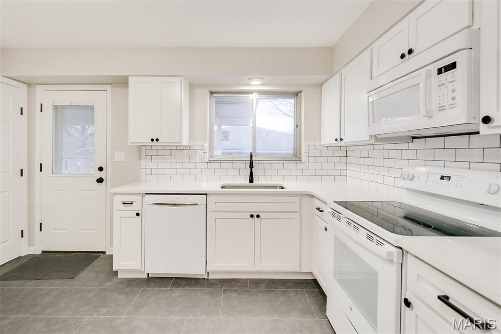 10235 Jeffleigh Lane St. Louis, MO 63123 - Photo 10 of 33