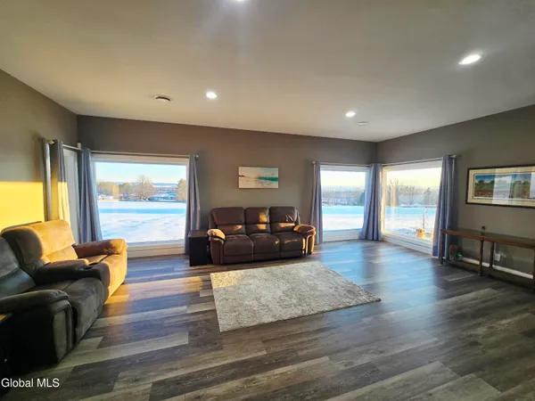 $550,000 | 730 Mc Kay Road, Amsterdam, NY 12010