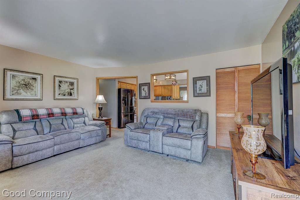 4615 Frazho Road Warren, MI 48091 - Photo 3 of 38