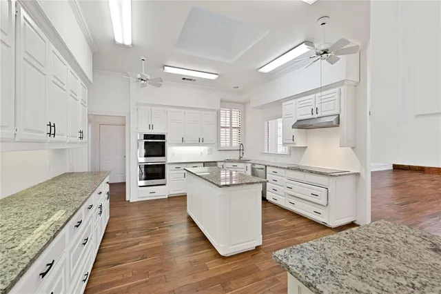 $725,000 | 2253 Hollyhill Lane, Denton, TX 76205