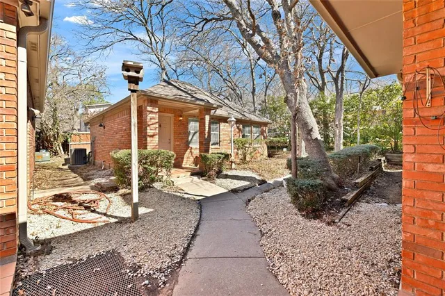 $725,000 | 2253 Hollyhill Lane, Denton, TX 76205