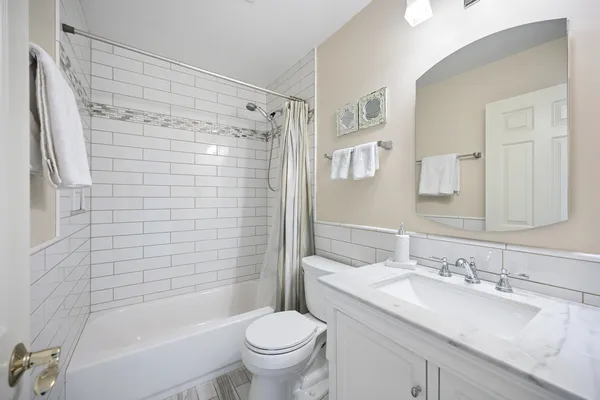 $650,000 | 2715 Langley Circle, Glenview, IL 60026