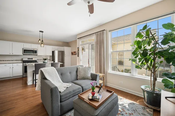 $650,000 | 2715 Langley Circle, Glenview, IL 60026