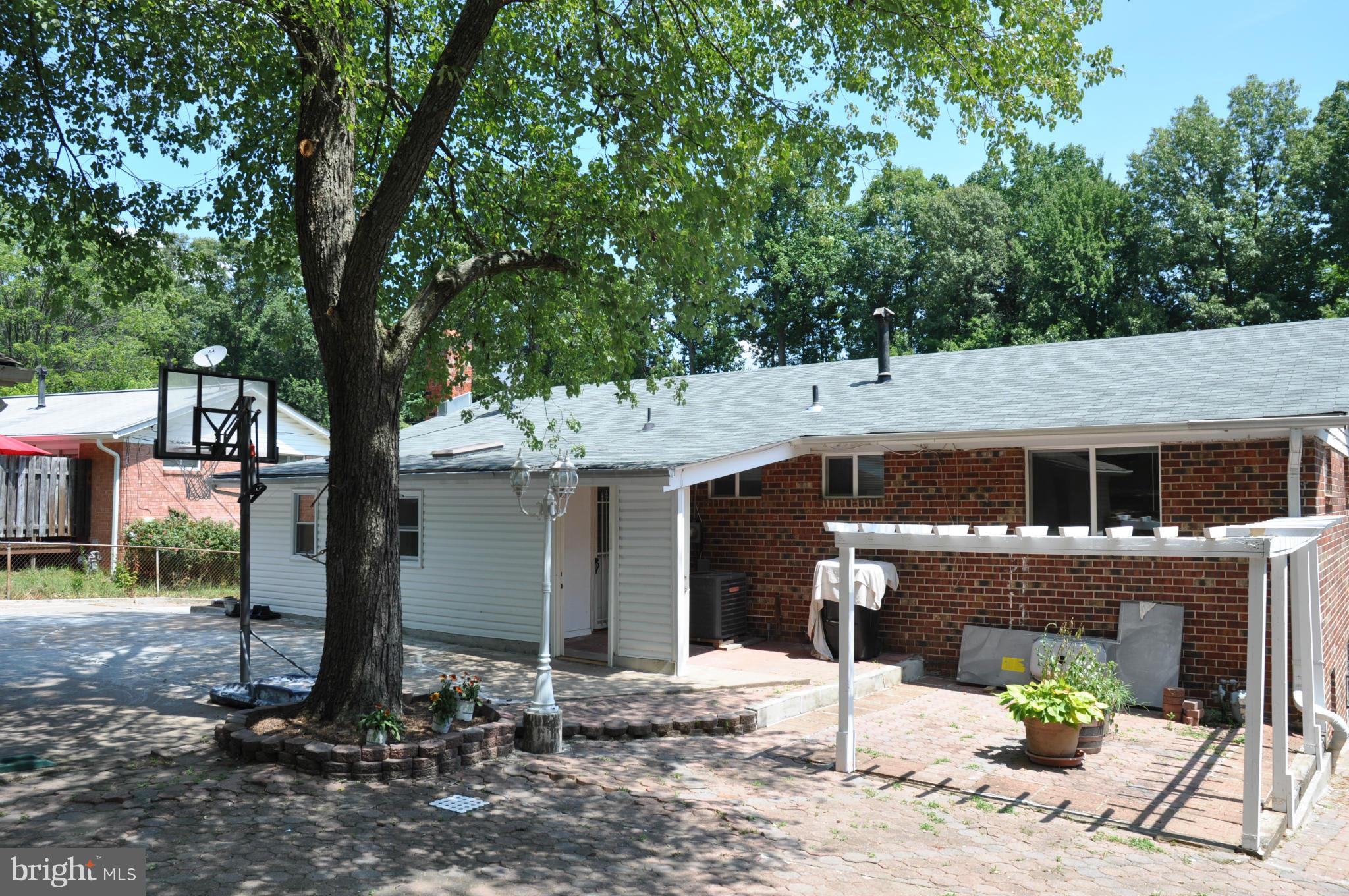 5524 Yorkshire Street Springfield, VA 22151 - Photo 21 of 27 Oversized Patio - Perfect for Entertaining
