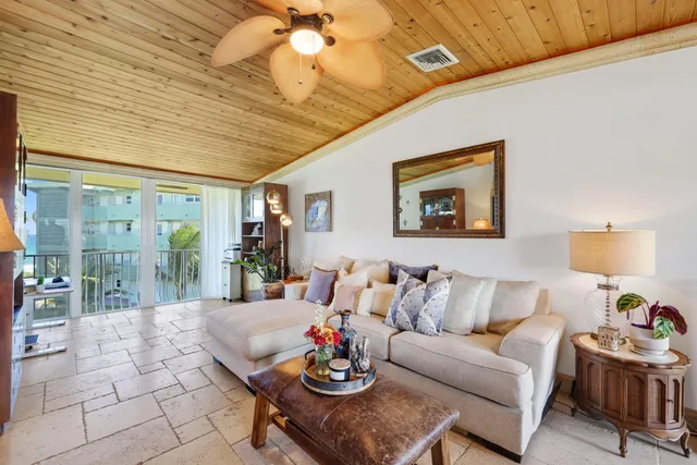 $375,000 | 1039 Hillsboro Mile, Unit 22, Hillsboro Beach, FL 33062