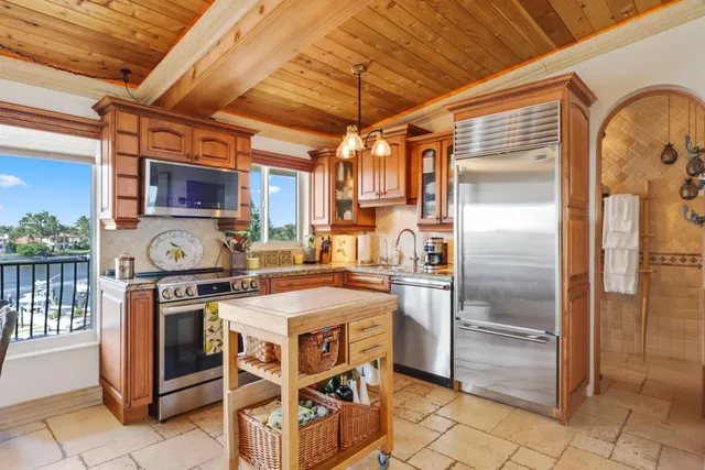 $375,000 | 1039 Hillsboro Mile, Unit 22, Hillsboro Beach, FL 33062