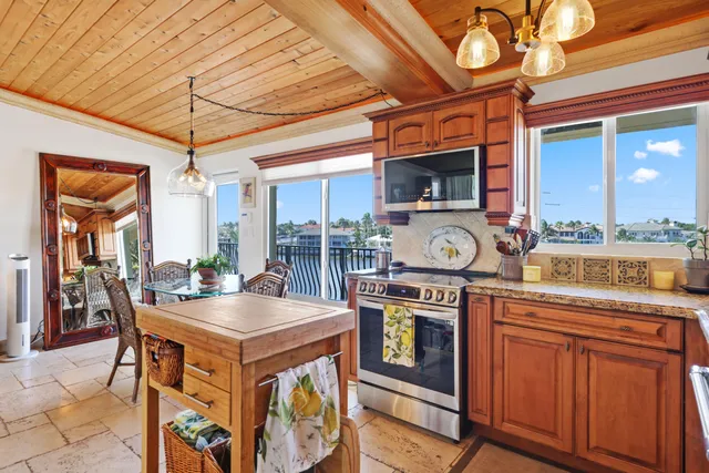 $375,000 | 1039 Hillsboro Mile, Unit 22, Hillsboro Beach, FL 33062