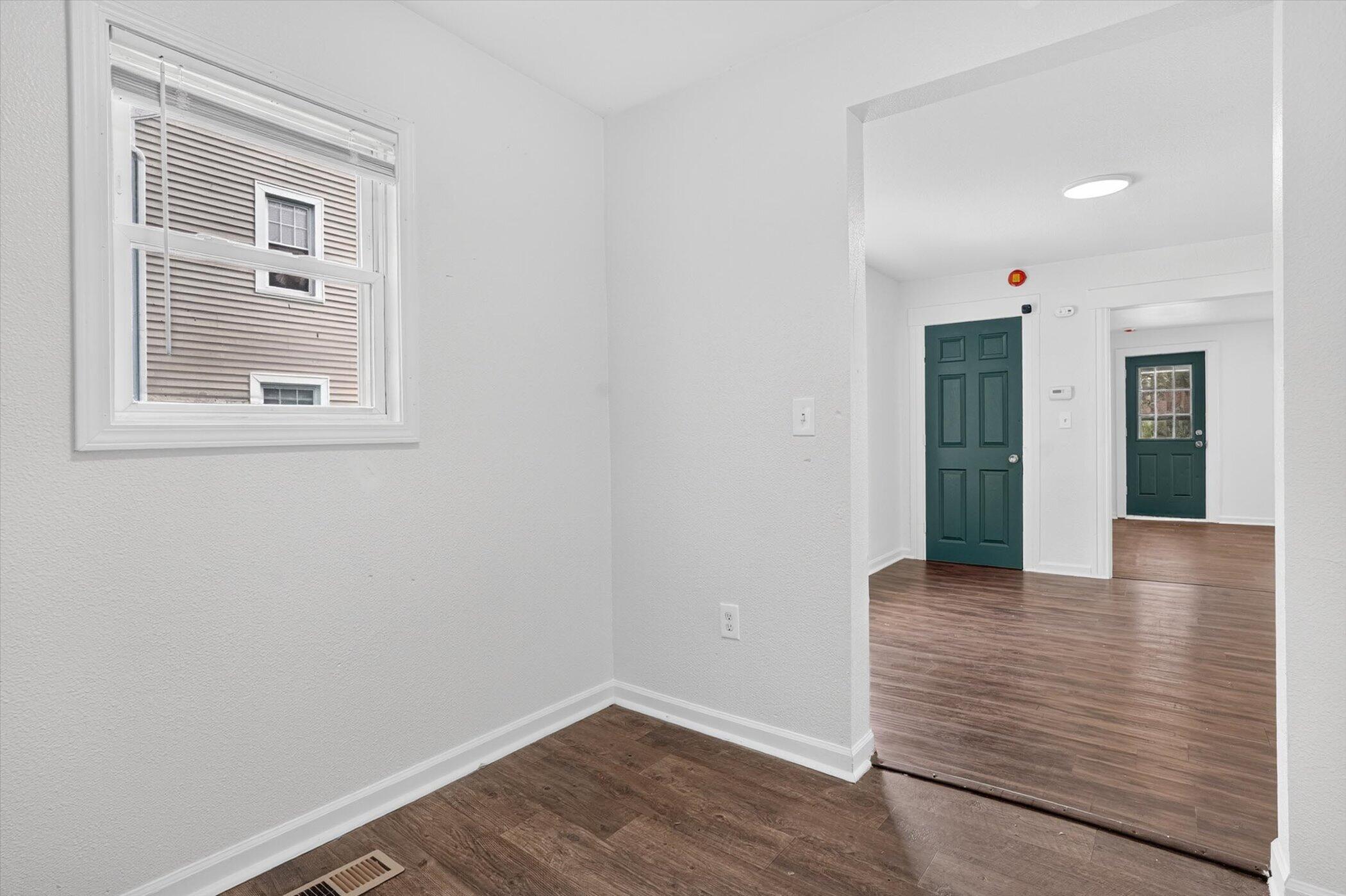 930 Backus Street Jackson, MI 49202 - Photo 10 of 25 Rear Foyer 2