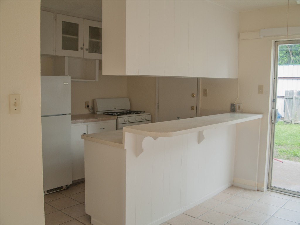 1745 Wooten Park Drive, Unit 101 Austin, TX 78757 - Photo 7 of 19 a utility room with dryer and washer