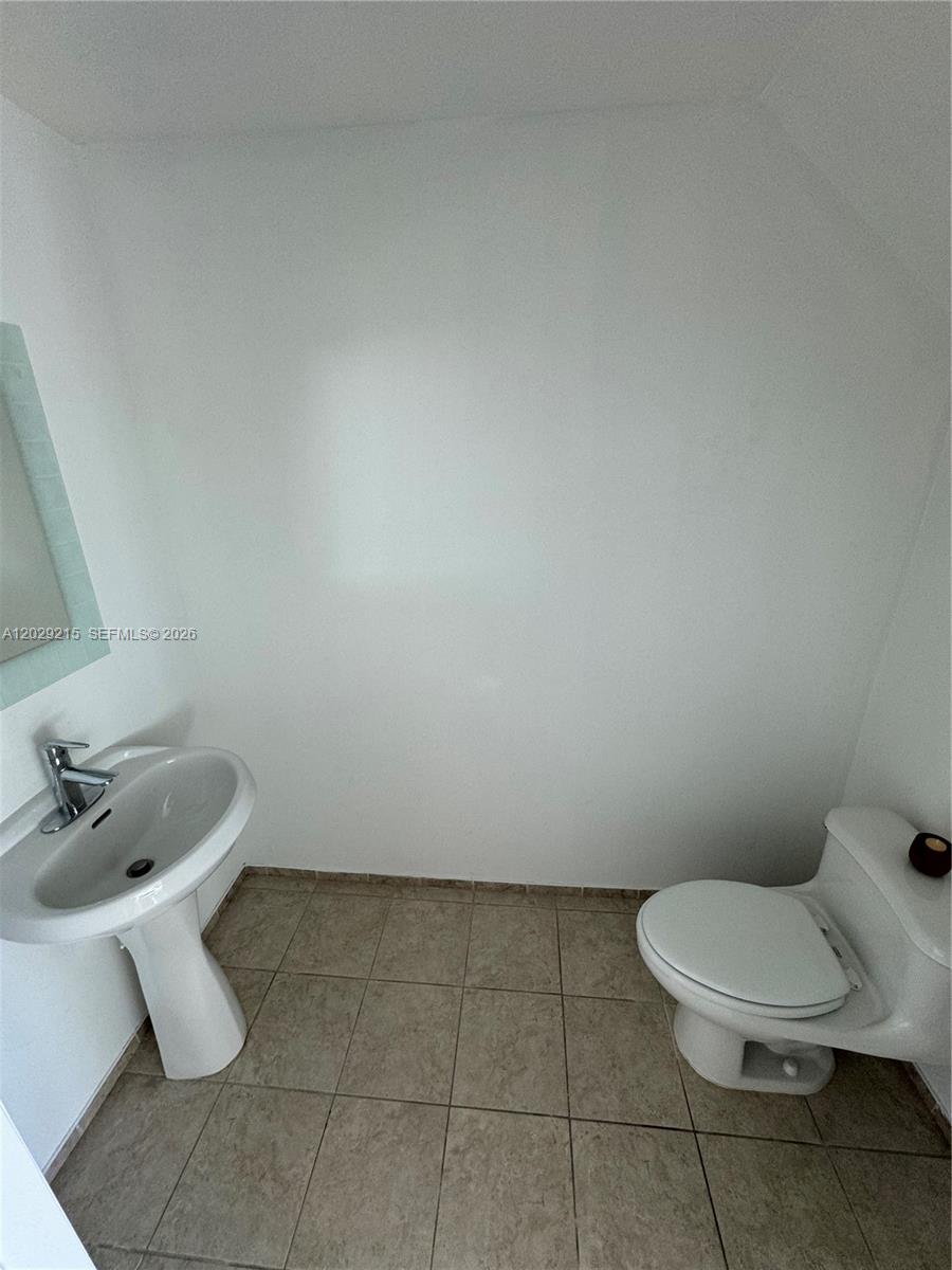 60 Southwest 13th Street, Unit 2807 Miami, FL 33130 - Photo 10 of 24 Half Bathroom