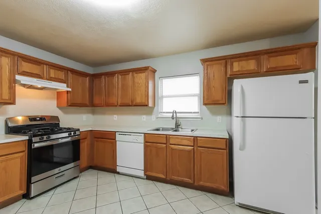 $1,705 | 12123 Carriage Oak Circle, Humble, TX 77346