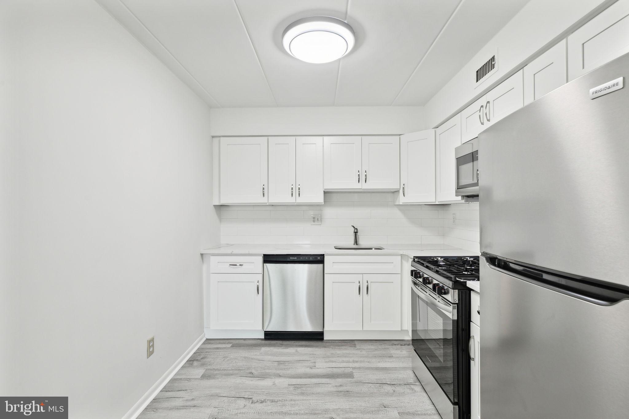 8940 Krewstown Road, Unit 203 Philadelphia, PA 19115 - Photo 8 of 25 Gallery Image 8
