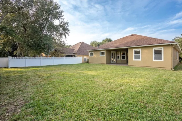 a view of a house with a backyard