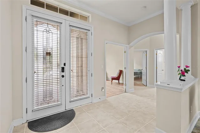 a view of livingroom with furniture