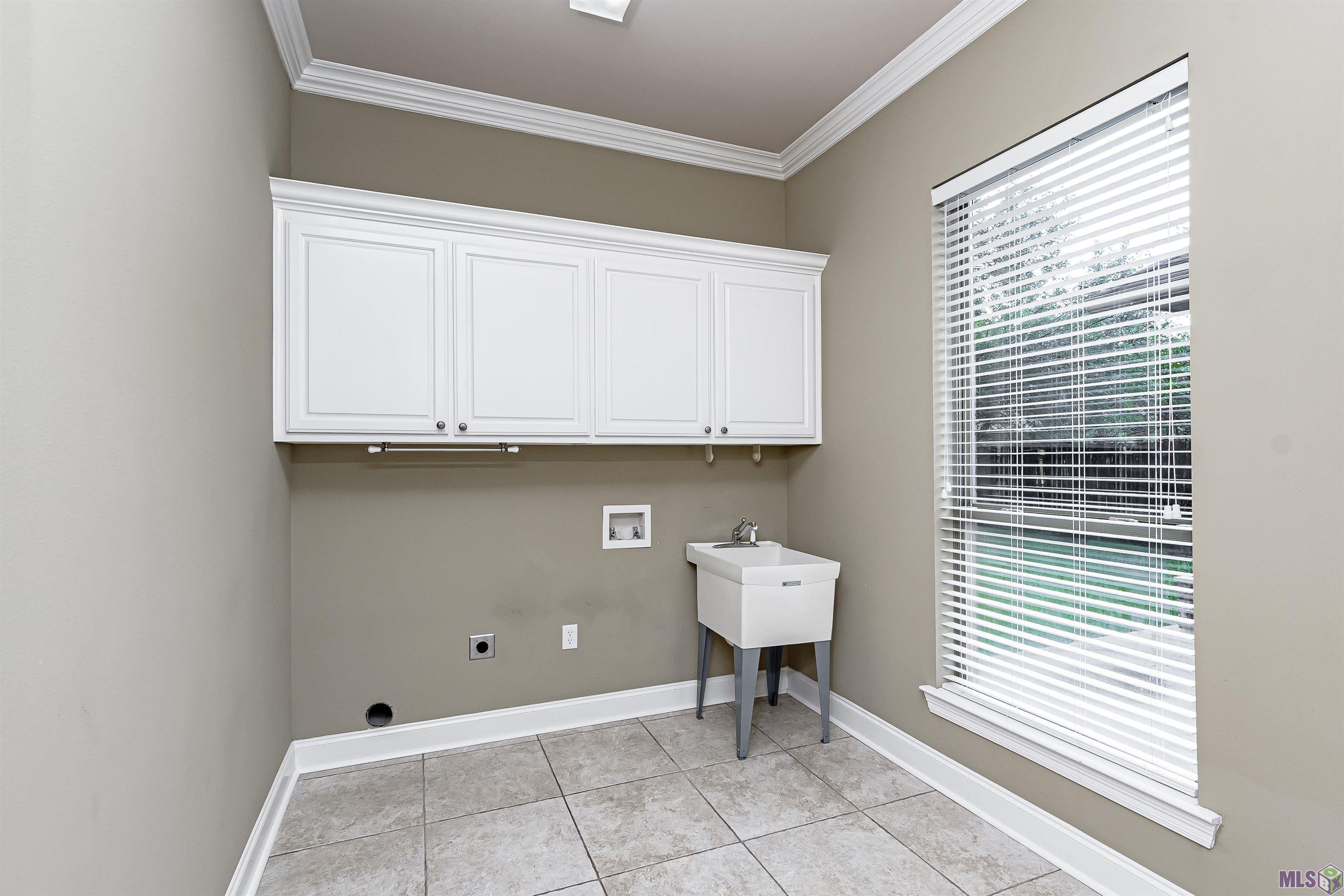 8601 Foxfield Drive Baton Rouge, LA 70809 - Photo 13 of 20 Laundry Room