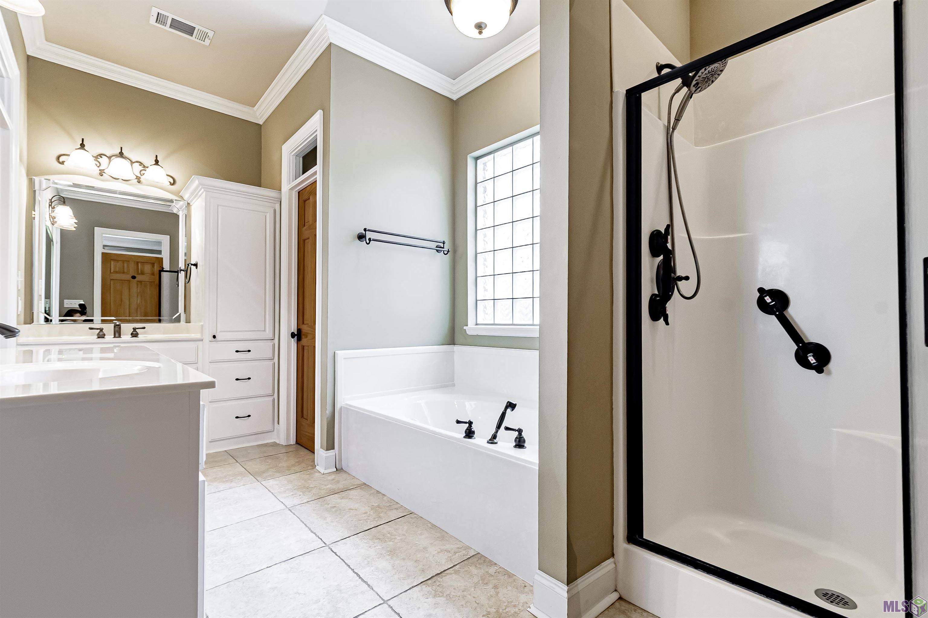 8601 Foxfield Drive Baton Rouge, LA 70809 - Photo 15 of 20 Primary Bathroom