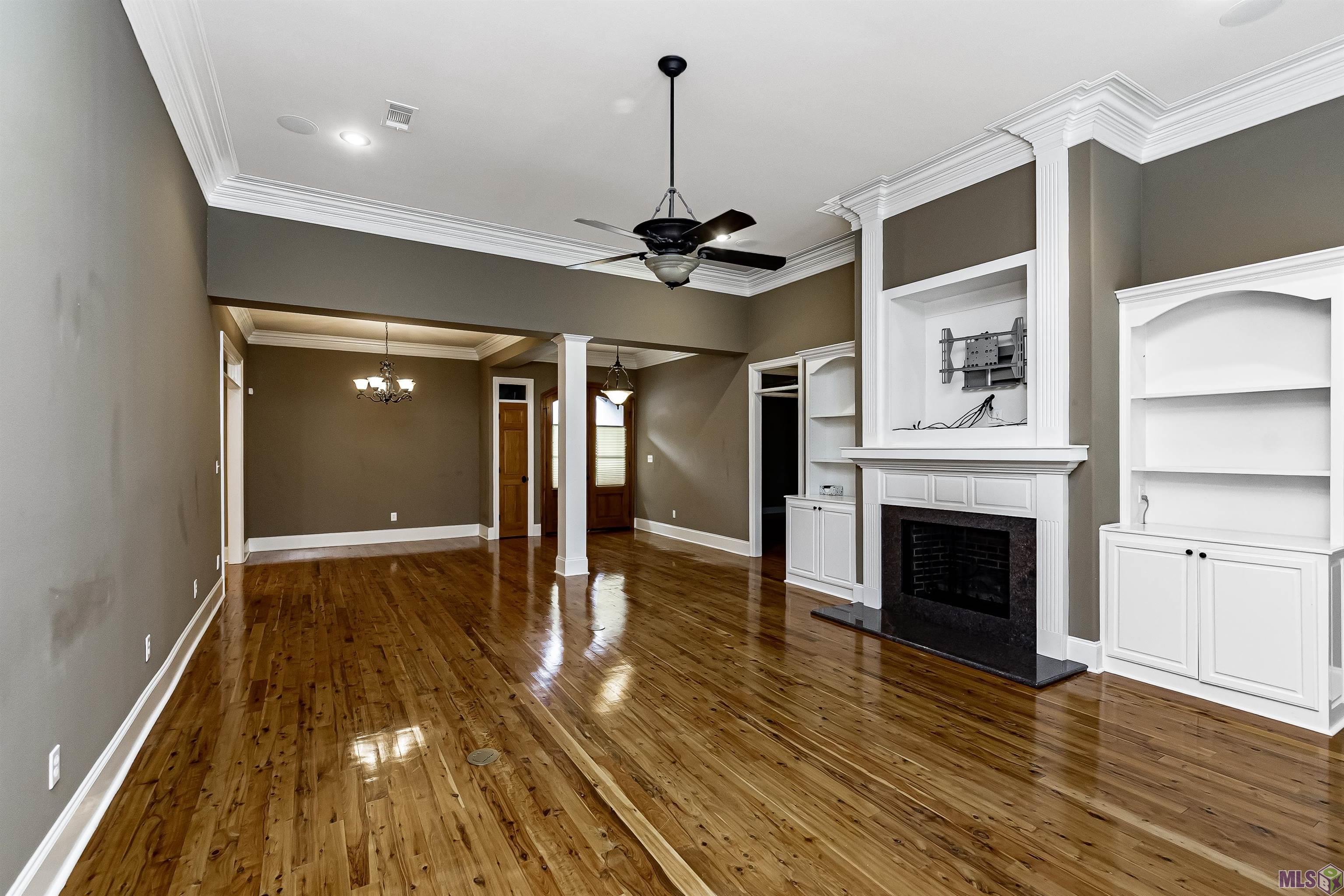 8601 Foxfield Drive Baton Rouge, LA 70809 - Photo 3 of 20 Living Room
