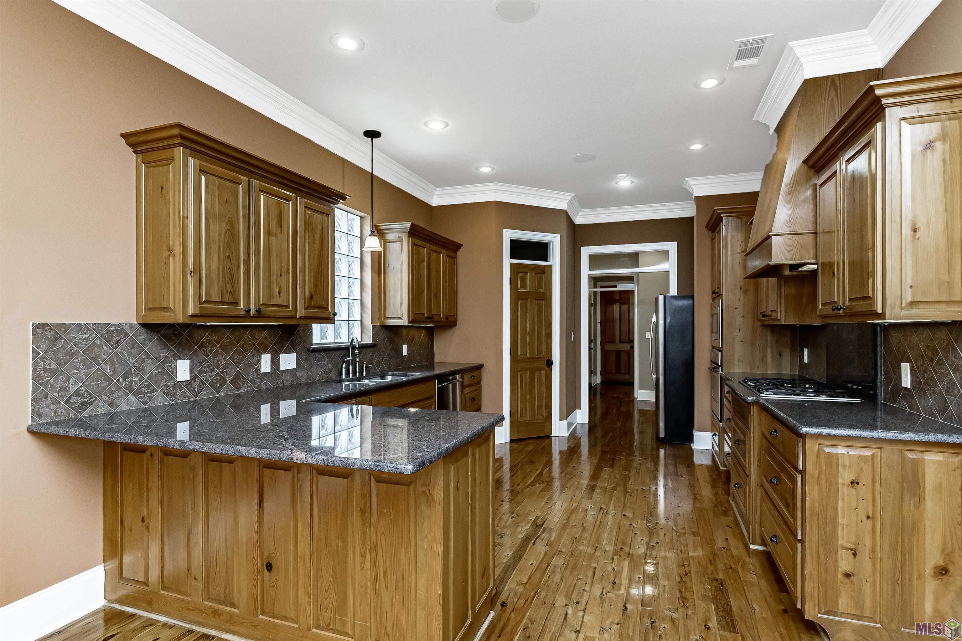 8601 Foxfield Drive Baton Rouge, LA 70809 - Photo 5 of 20 Kitchen