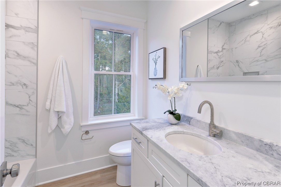 302 York Point Road Seaford, VA 23696 - Photo 31 of 50 Full Bathroom with bathtub