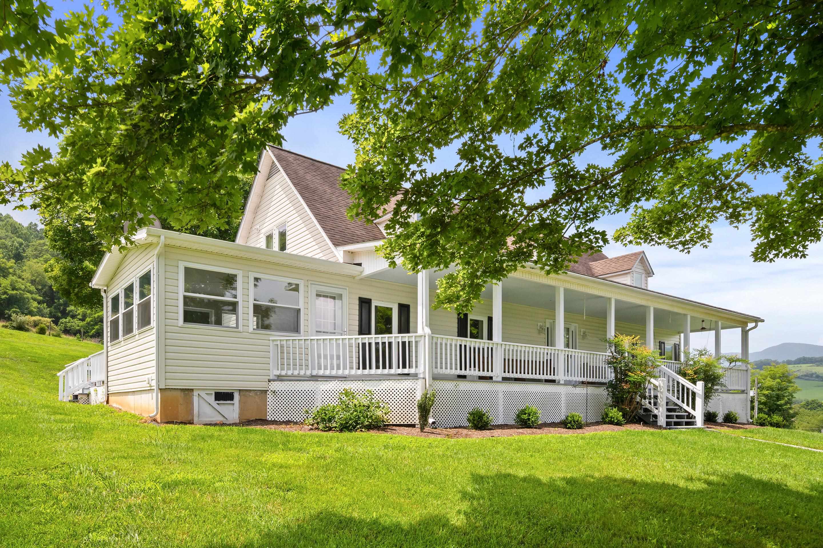 1862 Spring Valley Road Staffordsville, VA 24167 - Photo 4 of 96 Gallery Image 4