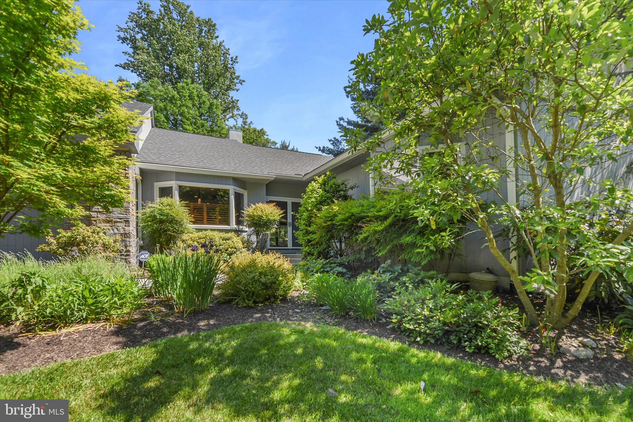 6715 Newstead Lane Baltimore, MD 21209 - Photo 4 of 57