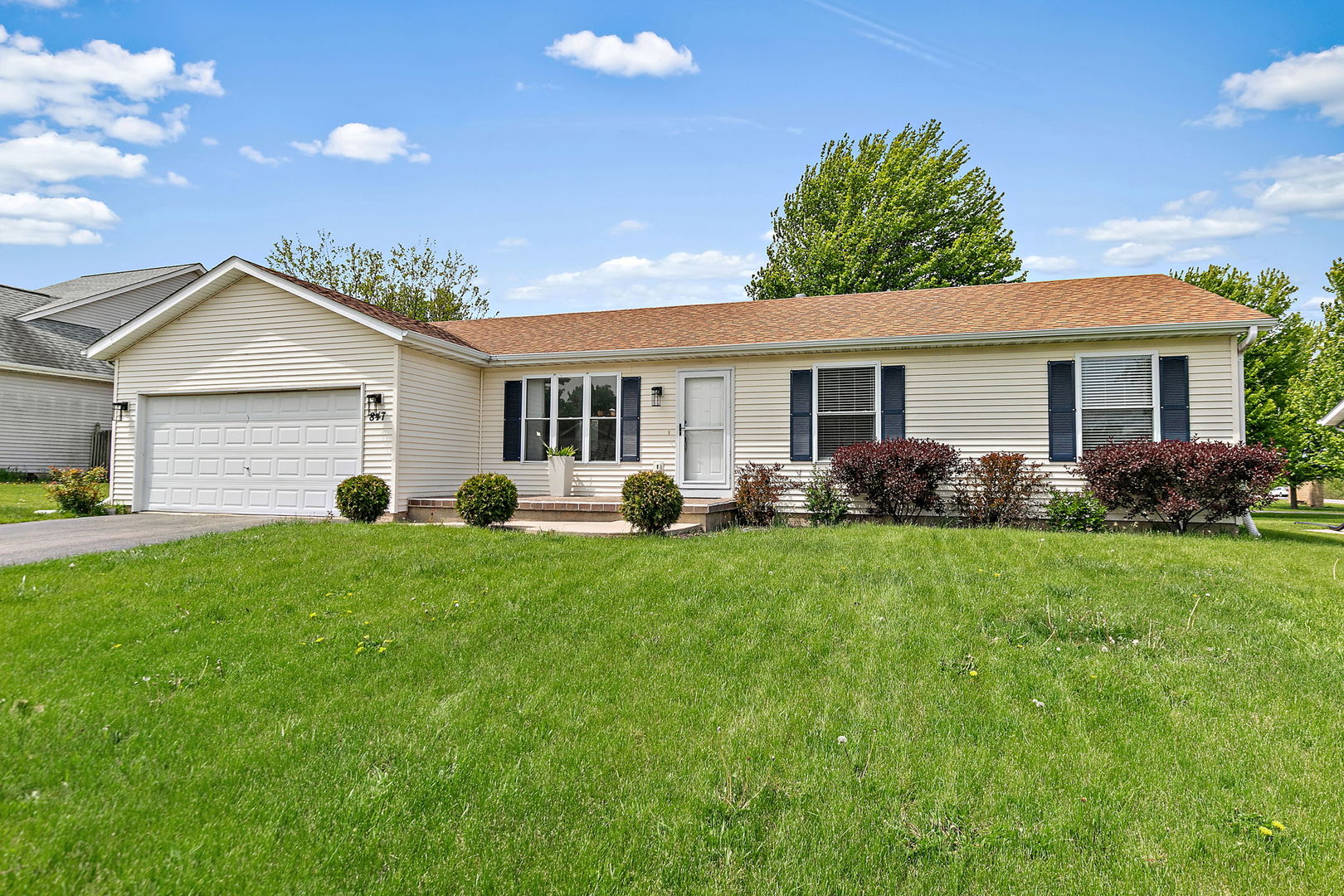 847 Quail Run DeKalb, IL 60115 - Photo 1 of 37