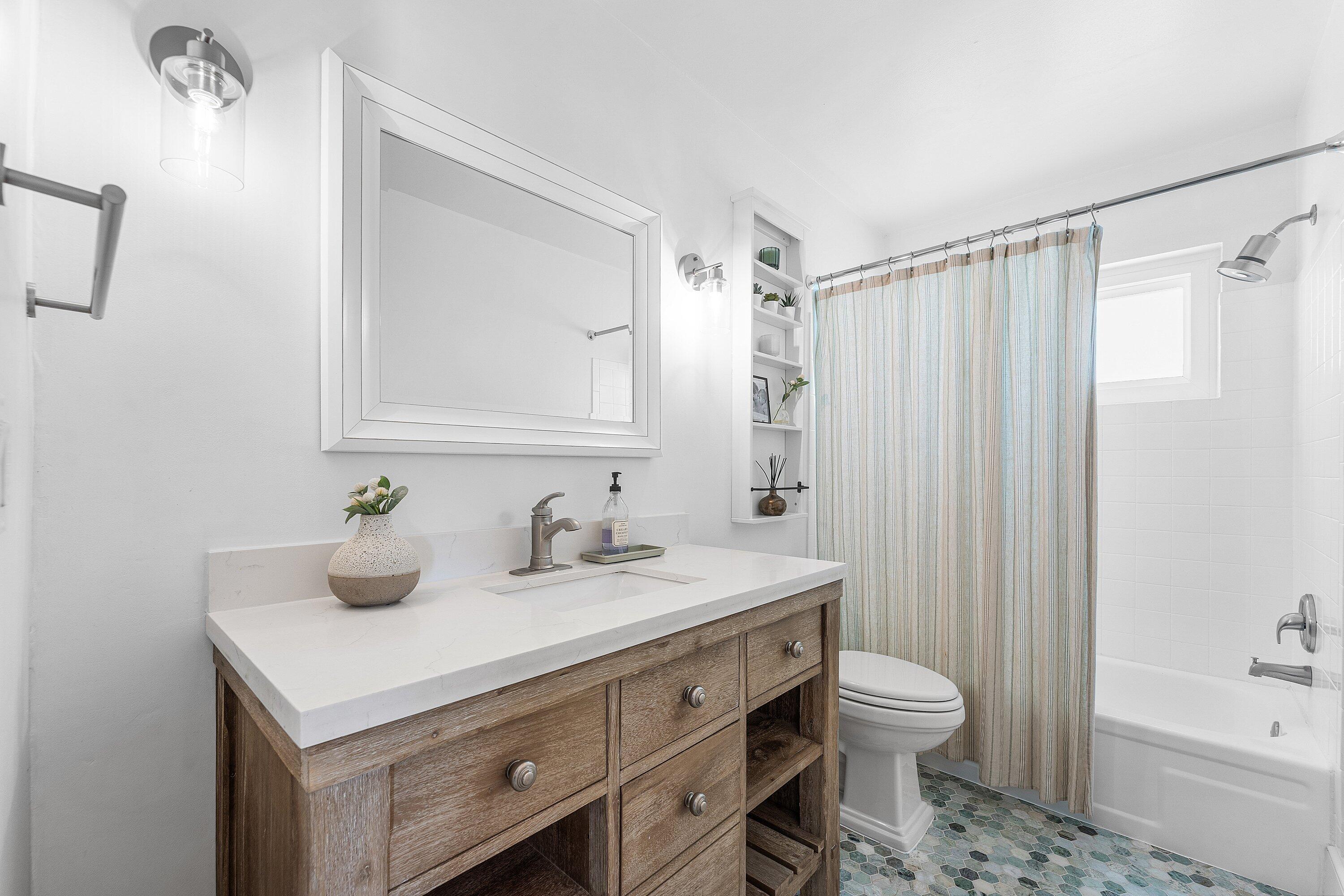 17680 Pine Needle Terrace Boca Raton, FL 33487 - Photo 29 of 60 Guest Bathroom