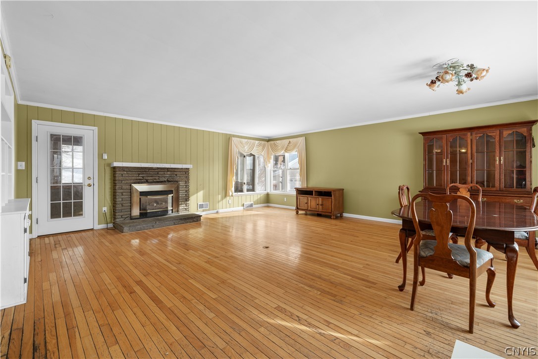 38 Forest Road New Hartford, NY 13501 - Photo 4 of 41