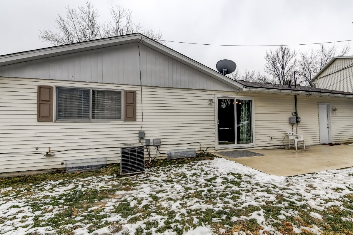 3 Mesa Road Springfield, IL 62702 - Photo 2 of 35