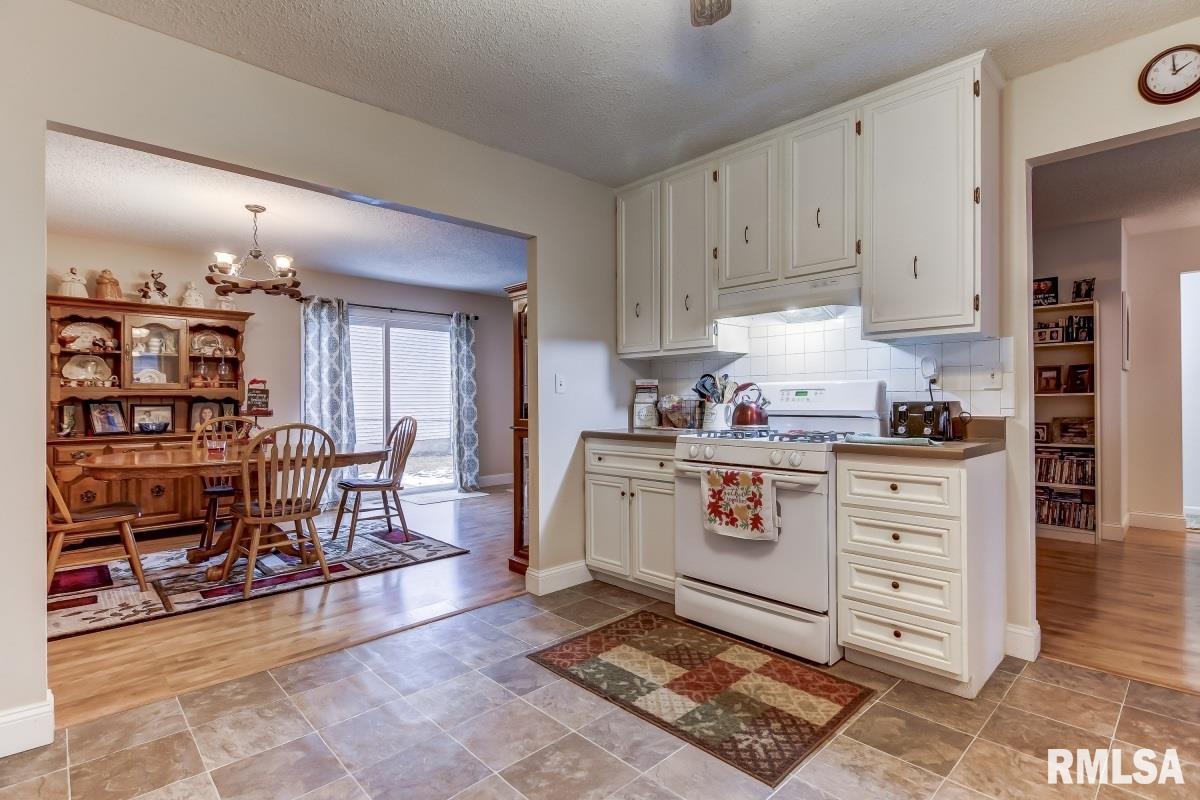 3 Mesa Road Springfield, IL 62702 - Photo 25 of 35