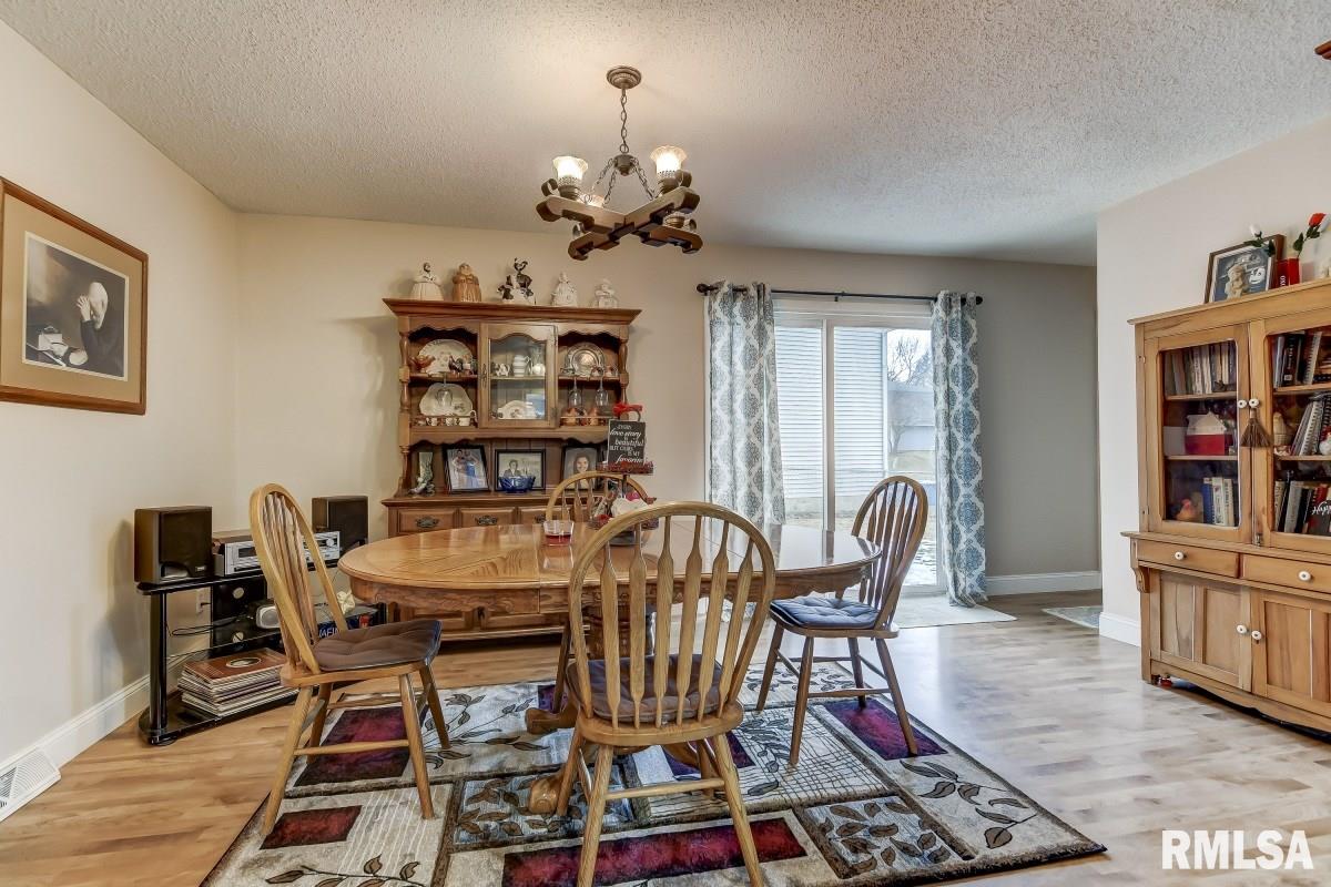 3 Mesa Road Springfield, IL 62702 - Photo 8 of 35