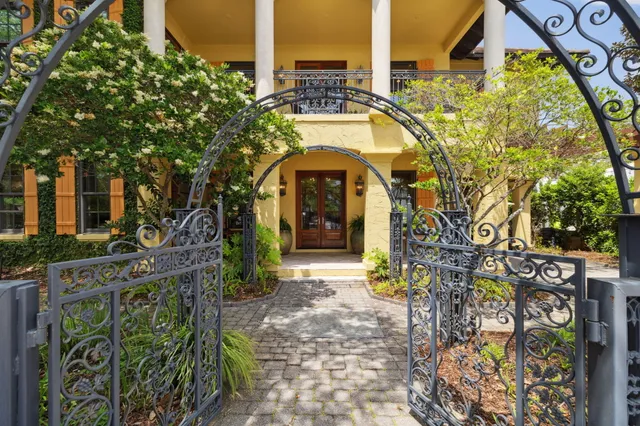 a table and chairs in front of a yard