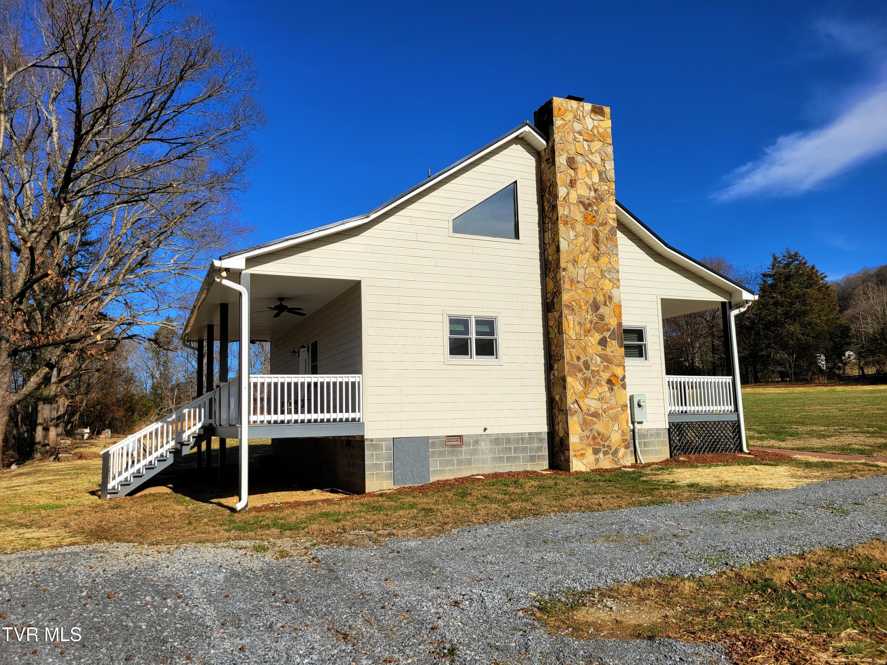 109 Carey Lane, Unit 5 Erwin, TN 37650 - Photo 2 of 22 20221219_134244