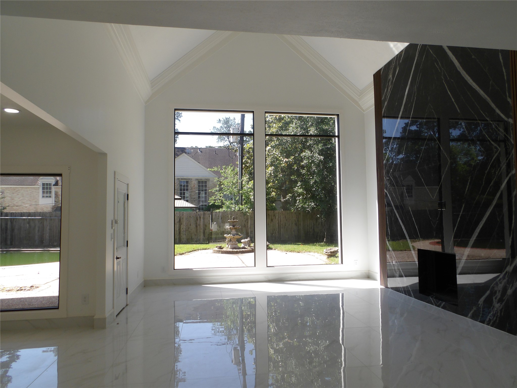 5623 Theall Road Houston, TX 77066 - Photo 4 of 20