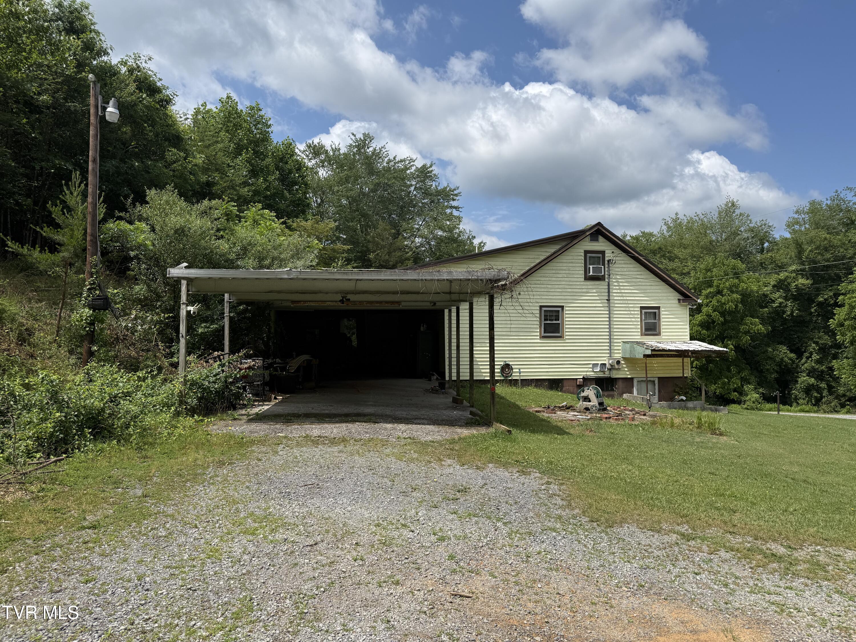 12114 Keeshond Road Coeburn, VA 24230 - Photo 7 of 19 IMG_5919