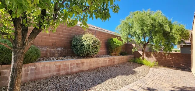 $2,095 | 9429 Mock Heather Street, Las Vegas, NV 89178