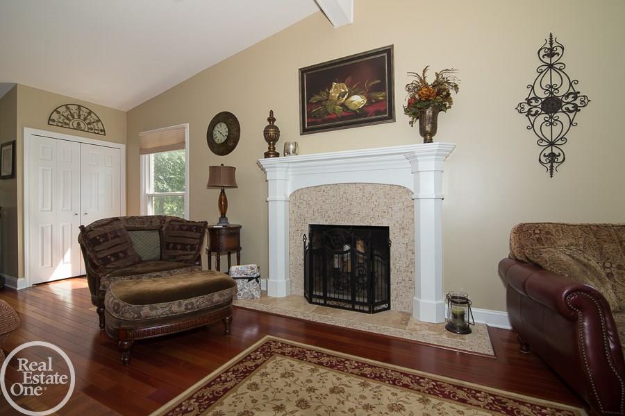 471 Lake Forest Road Rochester Hills, MI 48309 - Photo 9 of 32