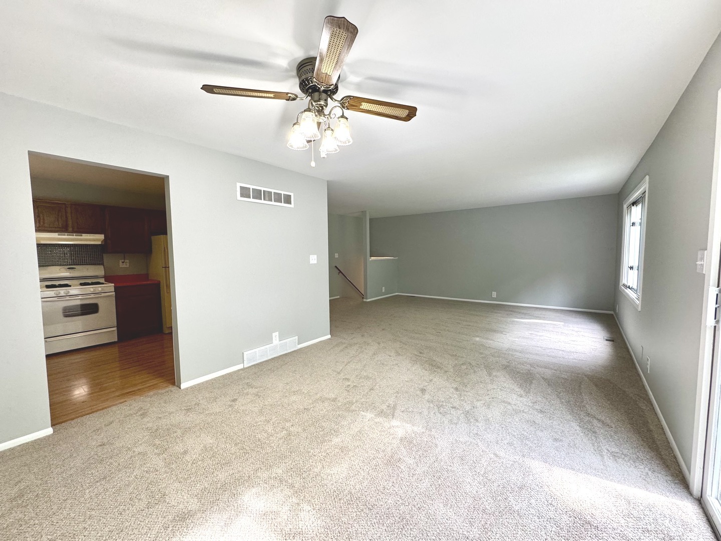 8421 Hickory Nut Grove Road Cary, IL 60013 - Photo 7 of 24