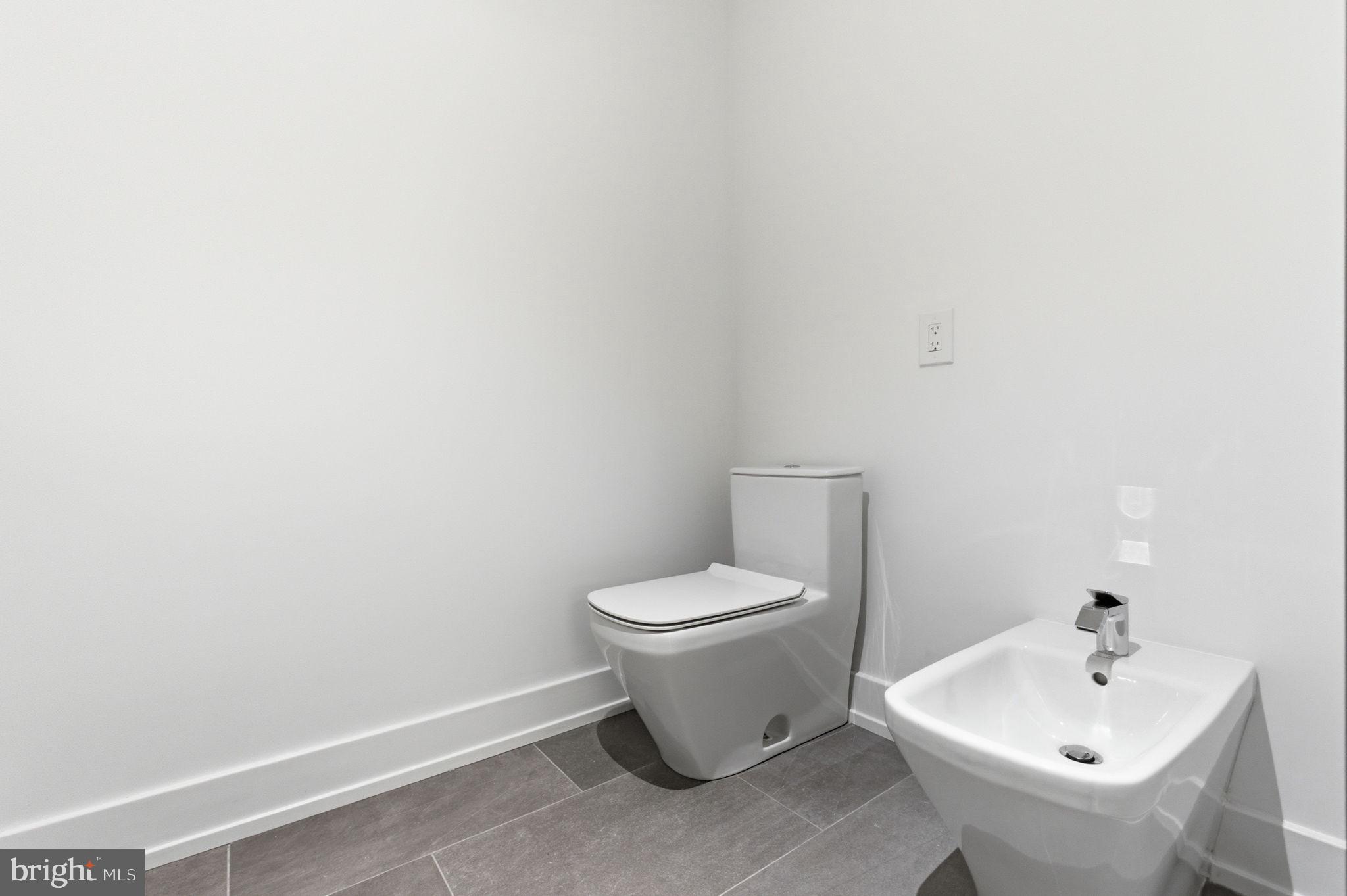 2108-10 Walnut Street, Unit 301 Philadelphia, PA 19103 - Photo 21 of 34