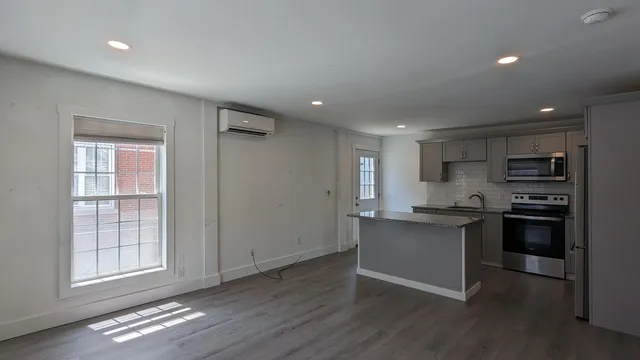 $1,600 | 674 Main Street, Unit 2B, Laconia, NH 03246