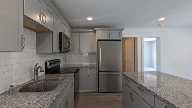 $1,600 | 674 Main Street, Unit 2B, Laconia, NH 03246