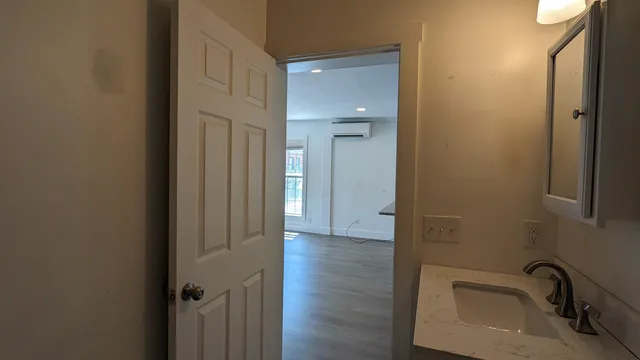 $1,600 | 674 Main Street, Unit 2B, Laconia, NH 03246