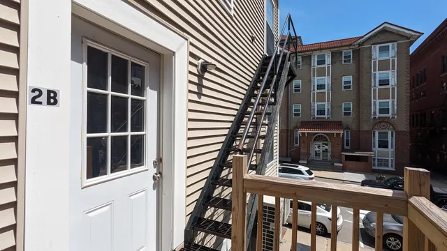 $1,600 | 674 Main Street, Unit 2B, Laconia, NH 03246