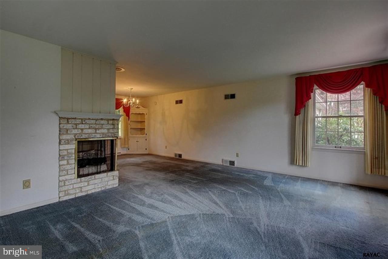 2000 Crescent Road York, PA 17403 - Photo 2 of 25