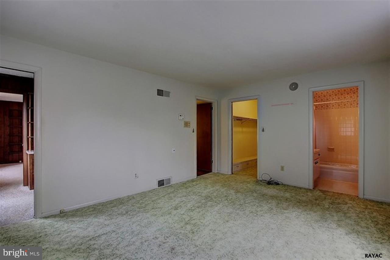 2000 Crescent Road York, PA 17403 - Photo 13 of 25