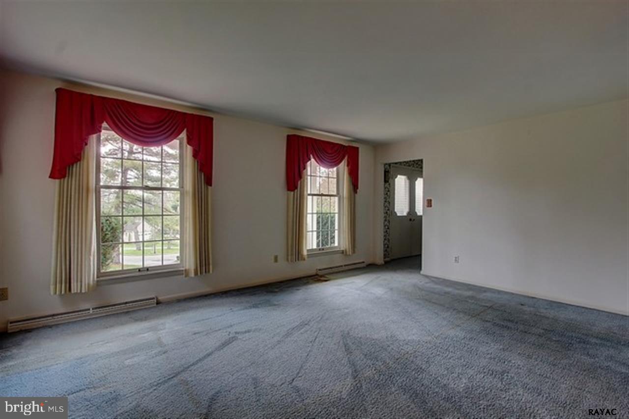 2000 Crescent Road York, PA 17403 - Photo 4 of 25