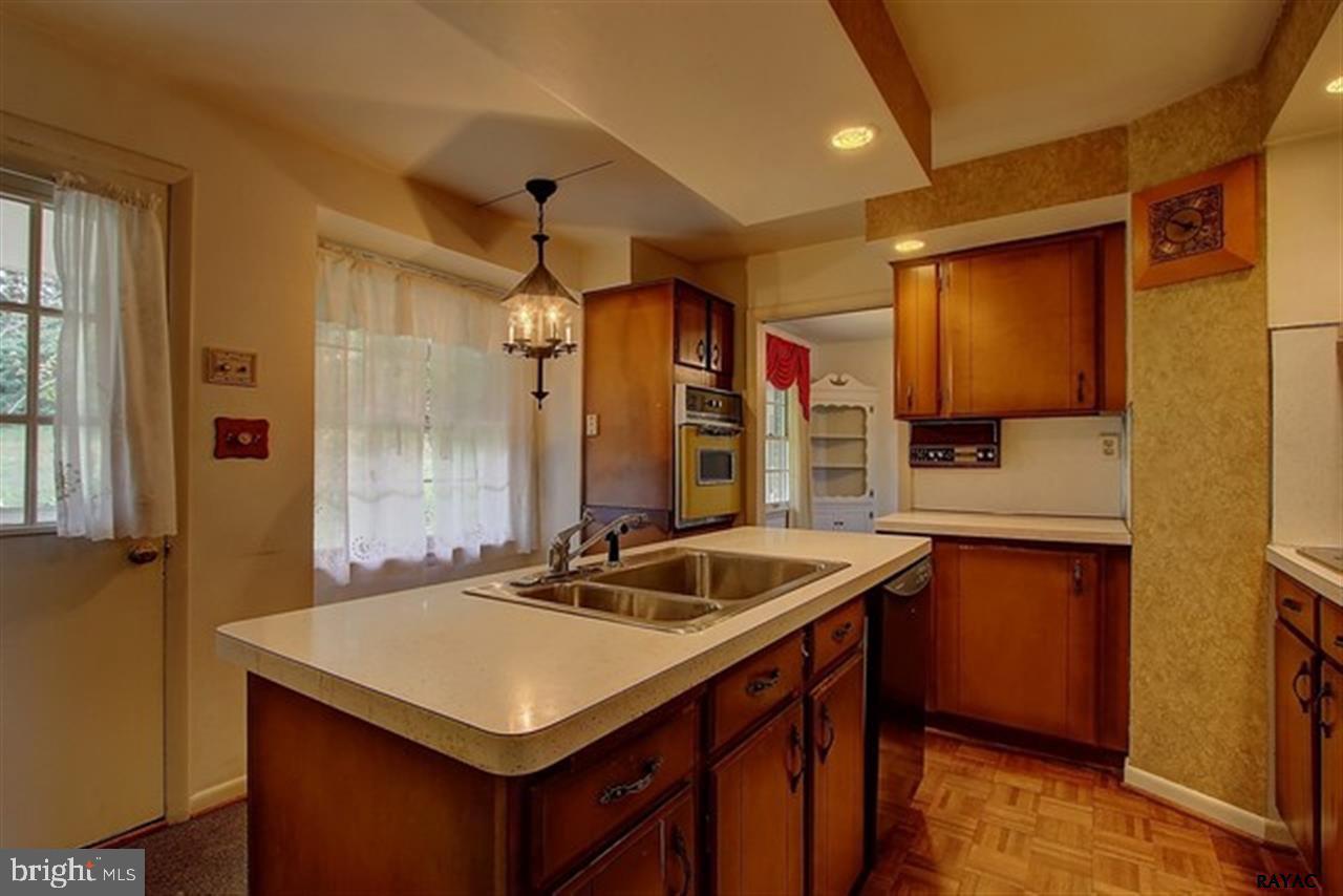 2000 Crescent Road York, PA 17403 - Photo 6 of 25