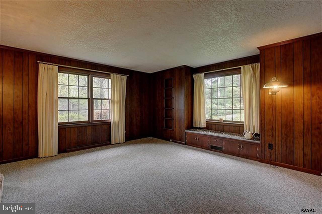 2000 Crescent Road York, PA 17403 - Photo 8 of 25